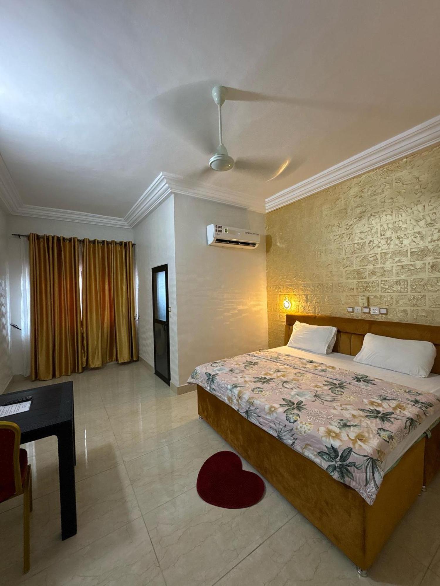 Hotel Mavilla Cotonou Kültér fotó